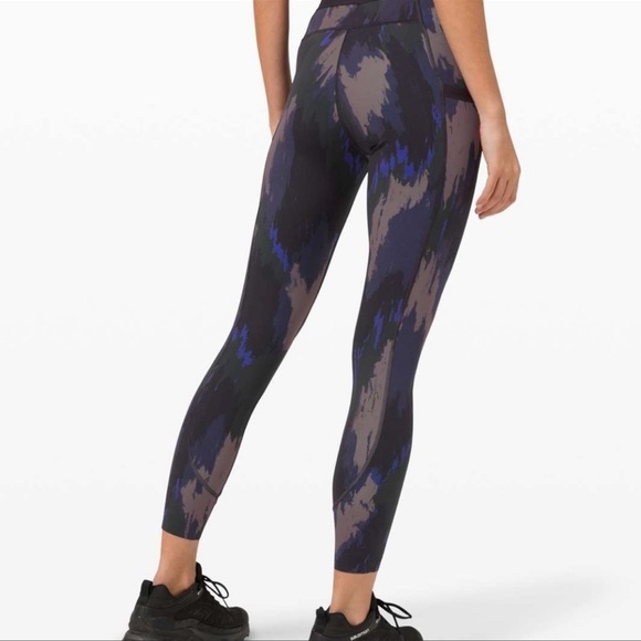 NWT Lululemon Take the Moment tights - Picture 4 of 8